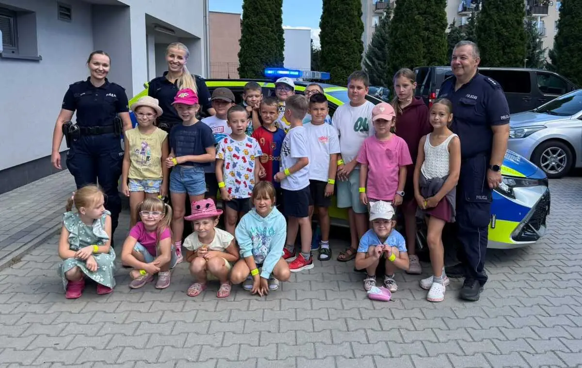 Policjanci zorganizowali spotkanie z uczestnikami półkolonii