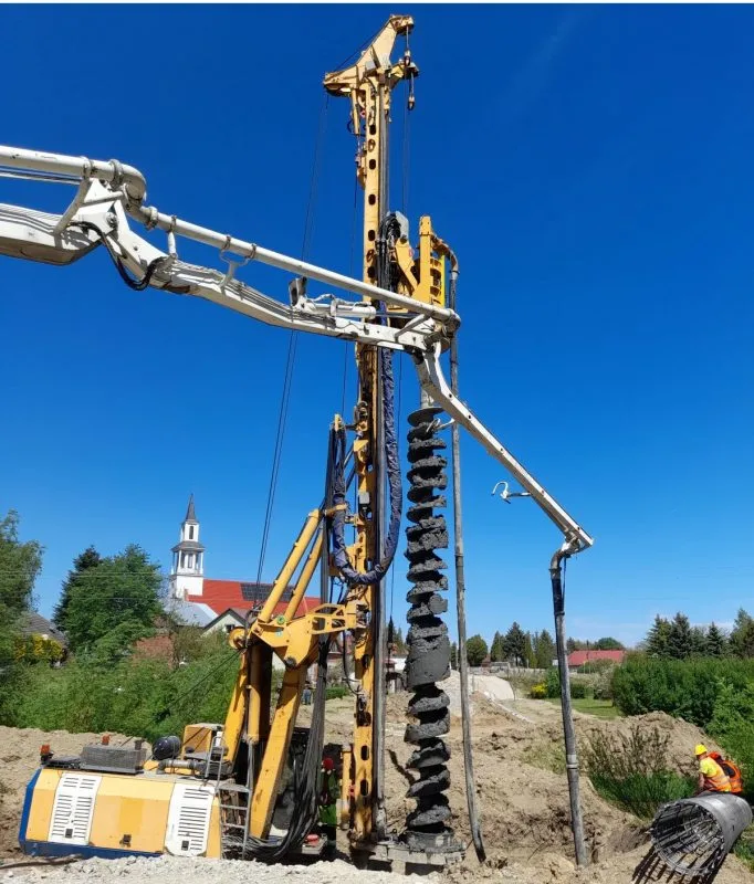 Postępy w budowie kładki nad rzeką Strug łączącej ul. Jachowicza z ul. Koło