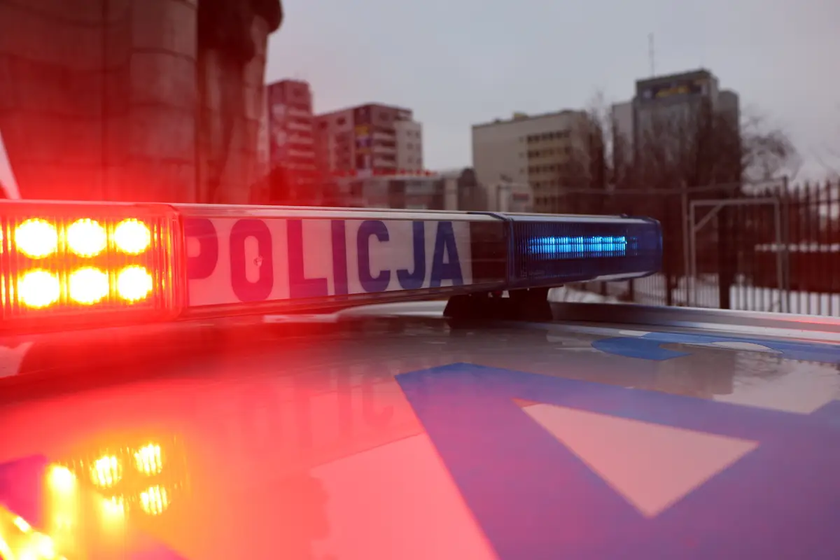 Kierujący Renaultem pod wpływem alkoholu spowodował kolizję i odjechał z miejsca zdarzenia