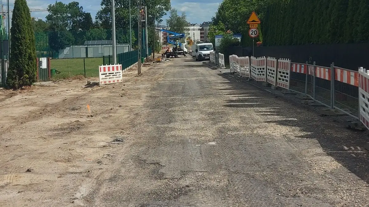 Trwają prace budowlane chodnika na ul. Skrajnej wraz z potrzebną infrastrukturą