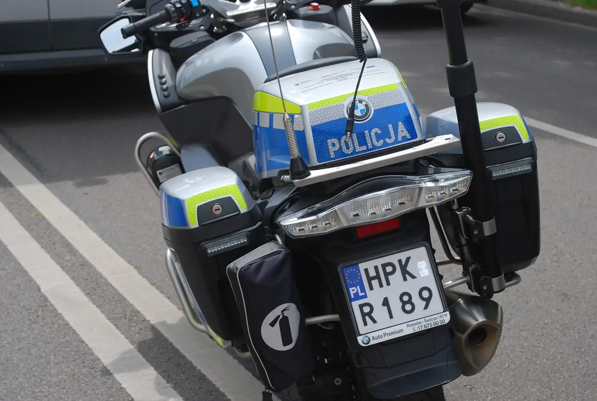 Mężczyzna uciekał przed policją po przejechaniu na czerwonym świetle