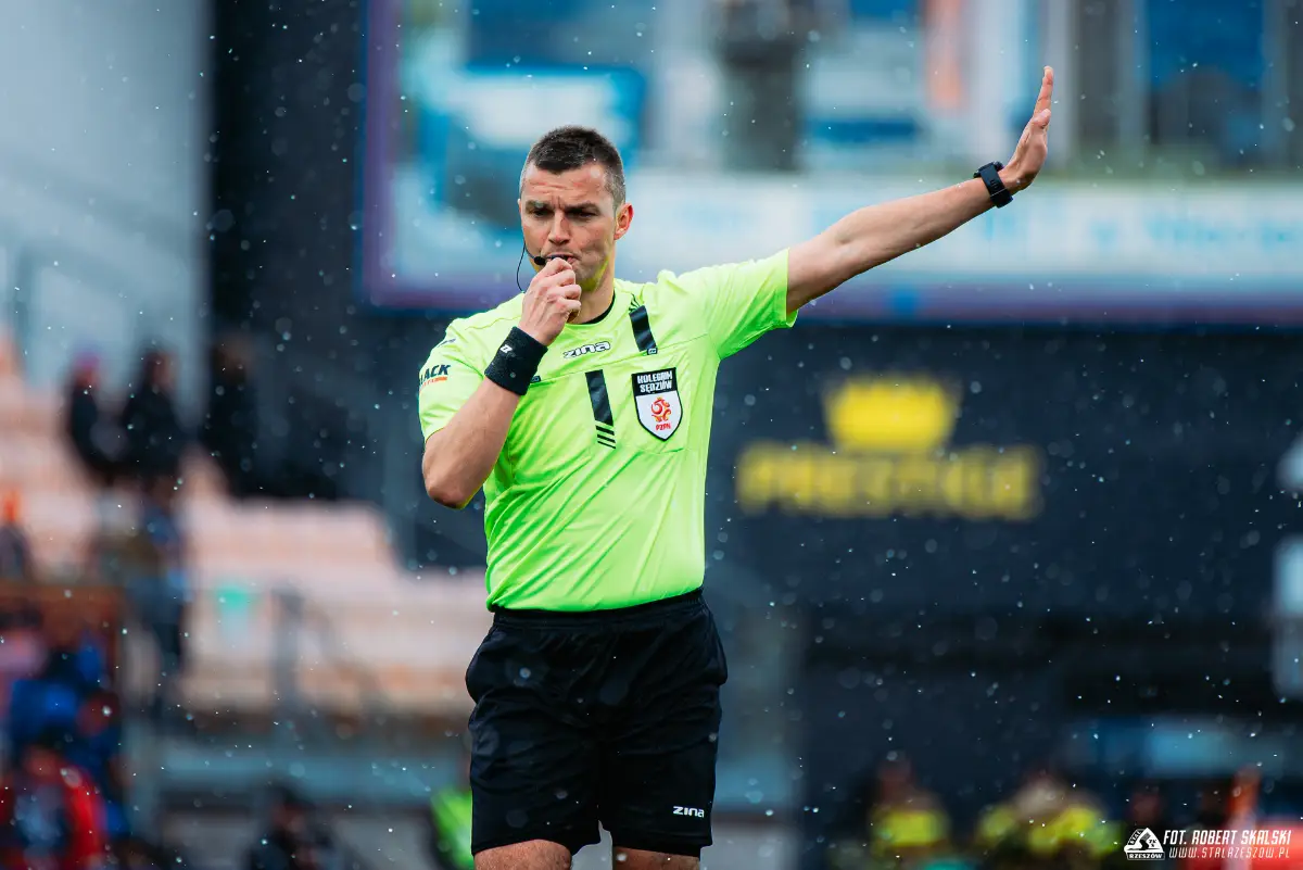 Marcin Szczerbowicz sędzią w meczu Stal Mielec – Stal Rzeszów